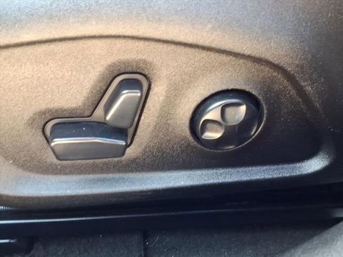 Used 2016 Jeep Renegade Limited image 18