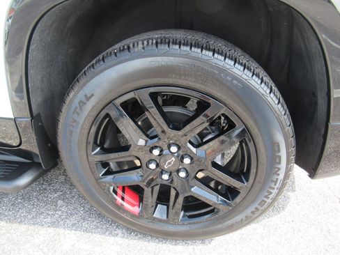 Used 2023 Chevrolet Traverse Premier w/ Redline Edition FWD image 9