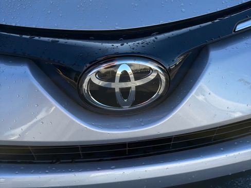 Used 2018 Toyota RAV4 XLE w/ Plus Extra Value Package AWD/4WD image 8