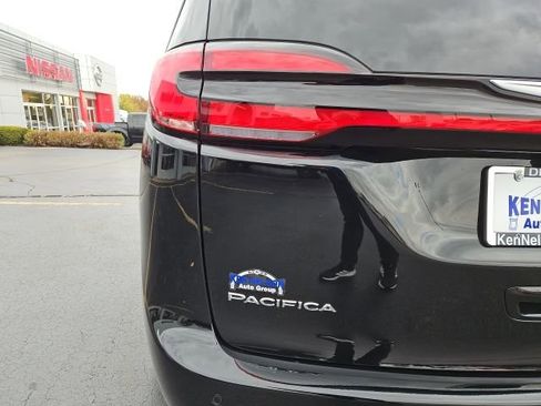New 2026 Chrysler Pacifica Select FWD image 8