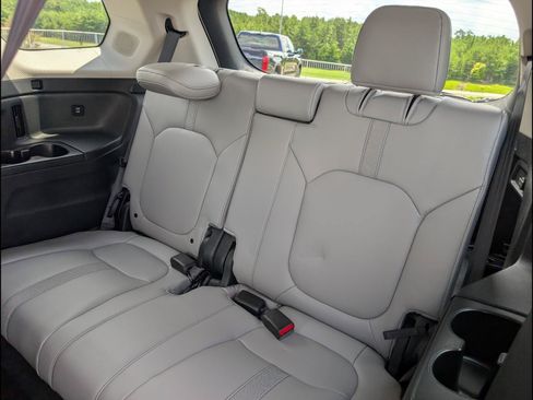 Used 2025 Honda Pilot Touring image 11
