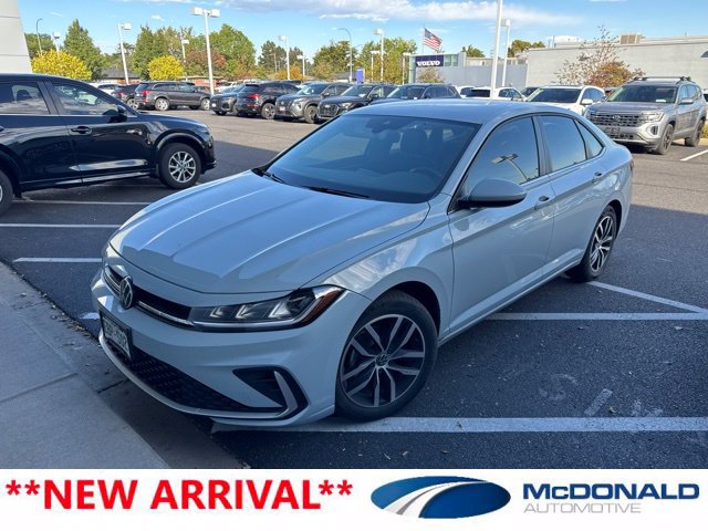 Used 2025 Volkswagen Jetta SE FWD image 1