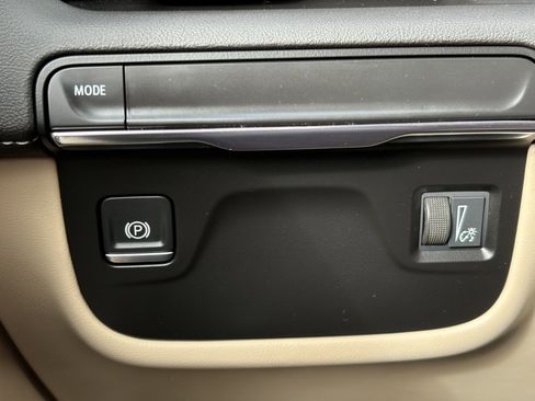 Certified 2024 Cadillac Escalade Premium Luxury image 34