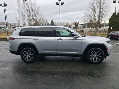 Used 2024 Jeep Grand Cherokee L Limited w/ Luxury Tech Group II image 7