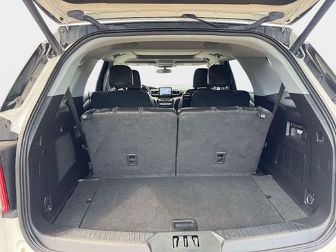 Used 2021 Ford Explorer Limited w/ Equipment Group 301A AWD/4WD image 17