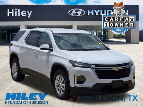 Used 2023 Chevrolet Traverse LS w/ Safety Package FWD image 1