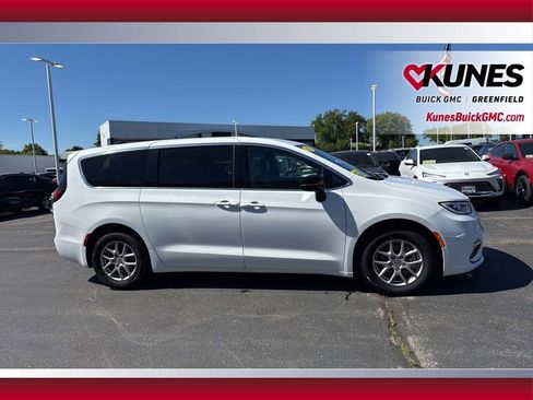 Used 2025 Chrysler Pacifica Select FWD image 5