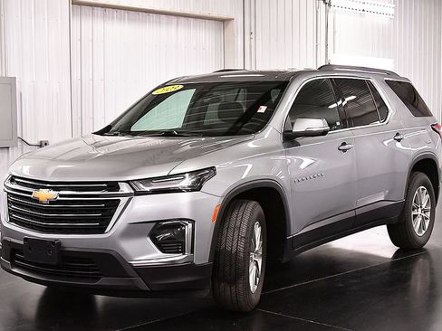 Used 2023 Chevrolet Traverse LT AWD/4WD image 3