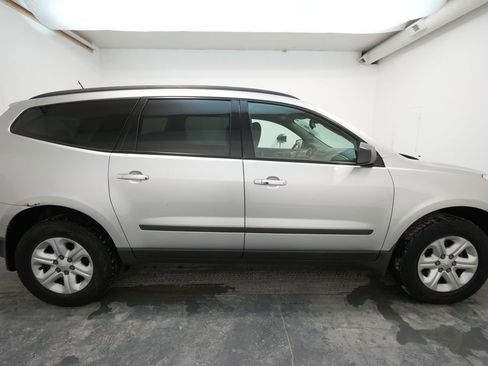 Used 2012 Chevrolet Traverse LS image 9
