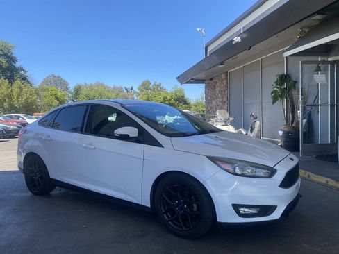 Used 2017 Ford Focus SEL FWD image 5