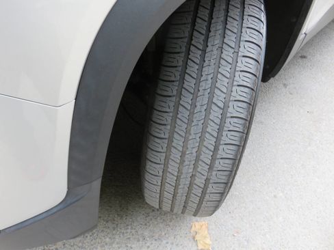 Used 2017 GMC Acadia SLE w/ Driver Alert Package I image 30