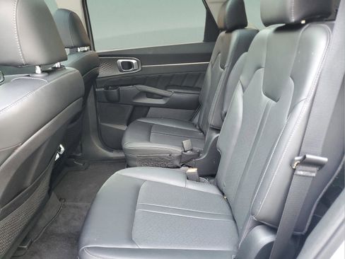 Certified 2022 Kia Sorento SX image 10