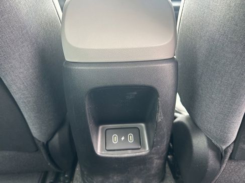 Used 2025 Hyundai Elantra Limited FWD image 30