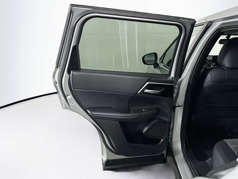 Used 2024 Mitsubishi Outlander SE image 26