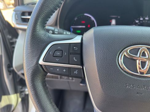 Used 2022 Toyota Sienna XLE image 16