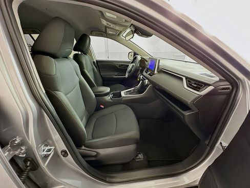 Certified 2025 Toyota RAV4 LE FWD image 28