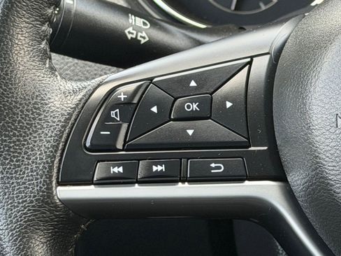 Used 2020 Nissan Rogue SV image 15