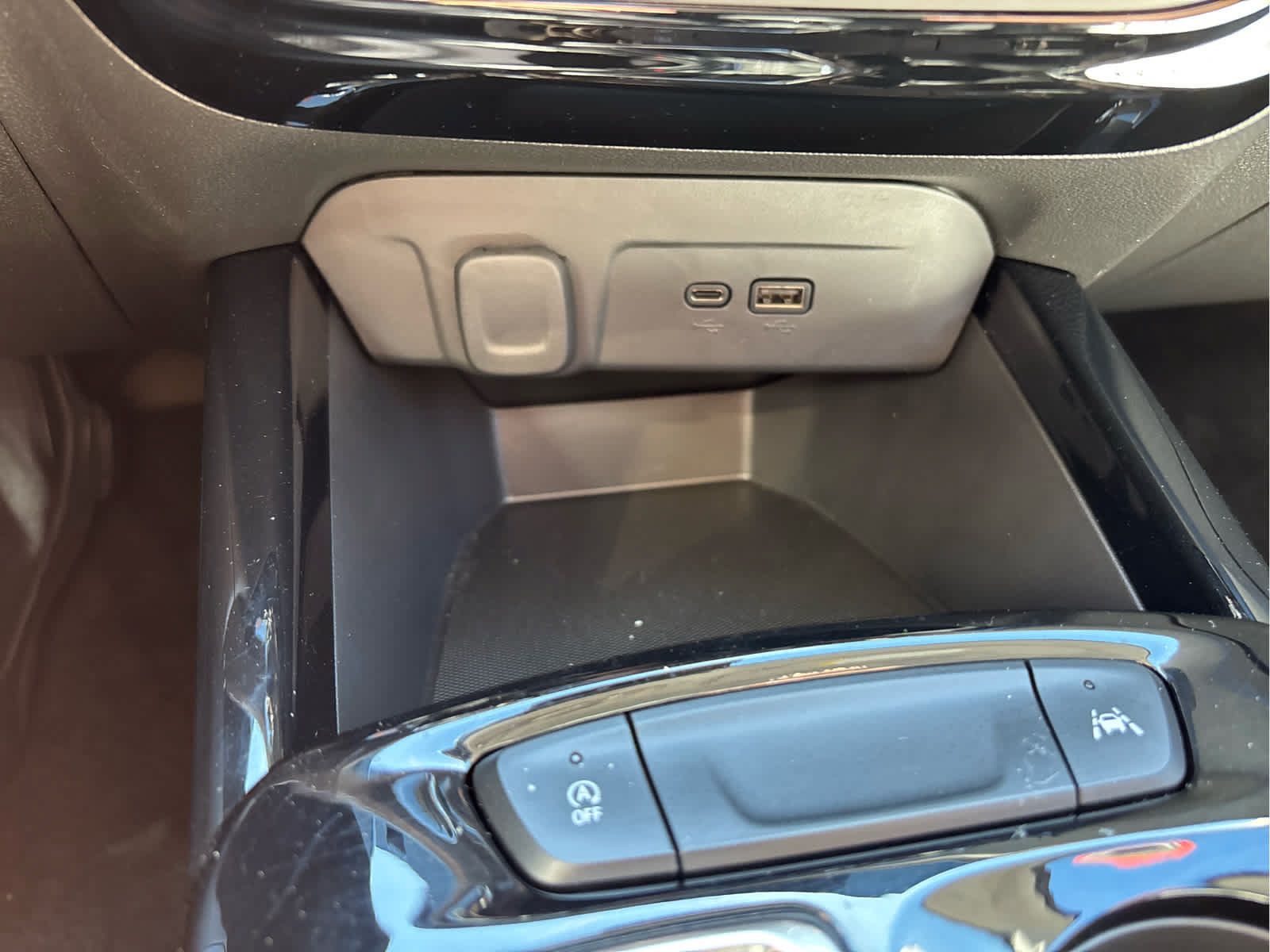 Used 2024 Chevrolet Trax LT w/ LT Convenience Package FWD image 16