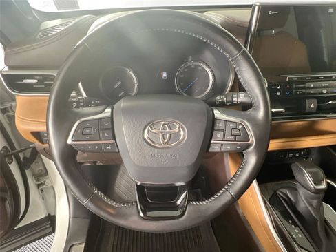Used 2020 Toyota Highlander Platinum AWD/4WD image 9