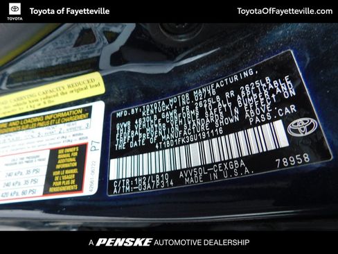 Used 2016 Toyota Camry XLE w/ Moonroof Package FWD image 9