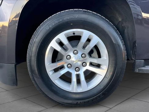 Used 2018 Chevrolet Suburban LT image 9