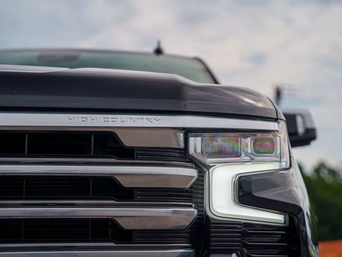 Used 2024 Chevrolet Silverado 1500 High Country w/ Technology Package AWD/4WD image 3