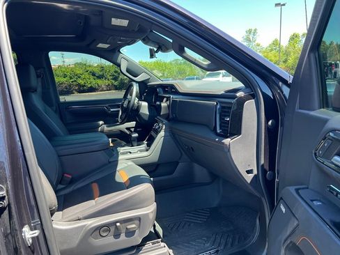 Used 2023 GMC Sierra 1500 AT4 w/ Technology Package AWD/4WD image 10