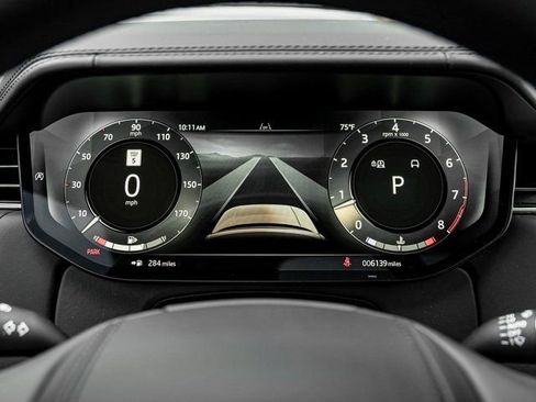 Certified 2025 Land Rover Range Rover SE image 17