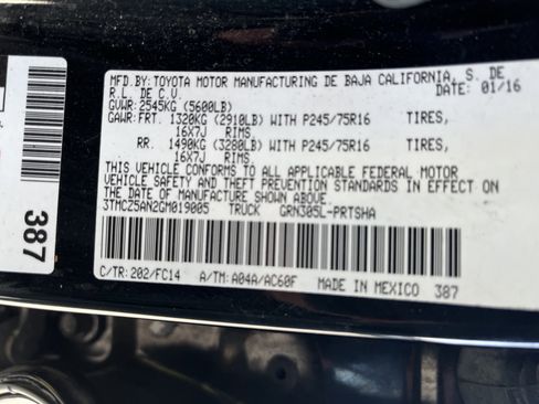 Used 2016 Toyota Tacoma SR5 w/ SR5 Appearance Package (SN) image 22