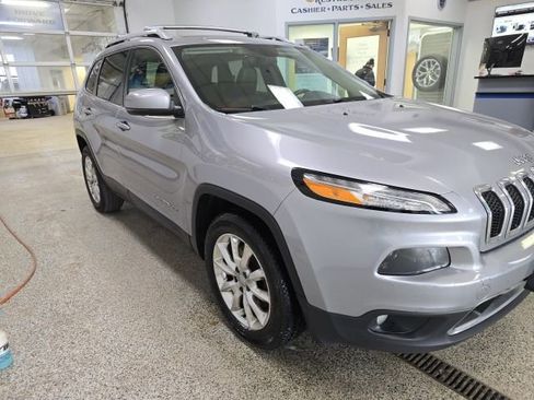 Used 2015 Jeep Cherokee Limited w/ Luxury Group AWD/4WD image 3
