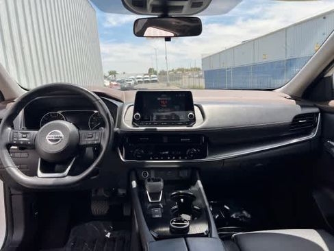 Used 2021 Nissan Rogue SV w/ Premium Package AWD/4WD image 17