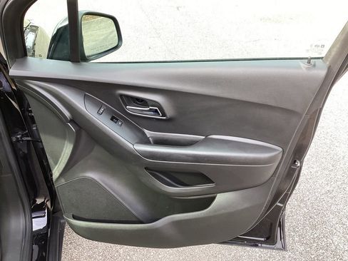 Used 2021 Chevrolet Trax LT w/ Premium Seat Package image 25