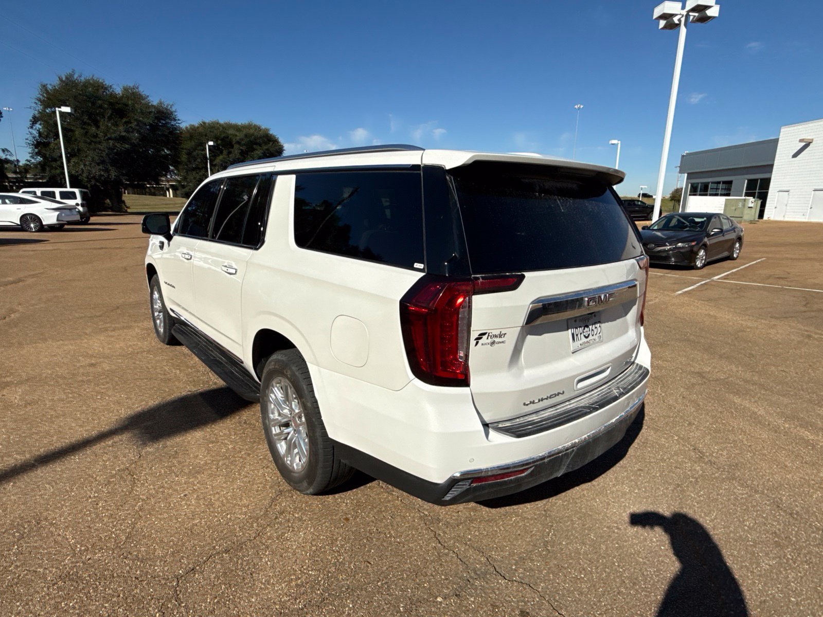 Used 2023 GMC Yukon XL SLT w/ SLT Premium Package RWD image 9