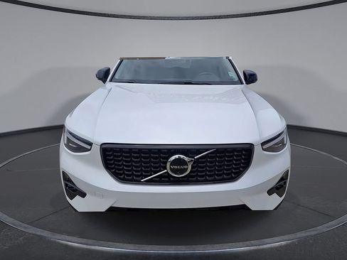 Certified 2026 Volvo XC40 B5 Plus AWD/4WD image 4