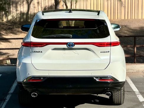 Used 2023 Toyota Venza Nightshade image 7