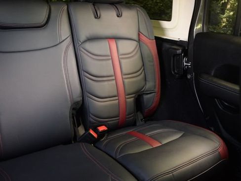 Used 2019 Jeep Wrangler Unlimited Sahara AWD/4WD image 16