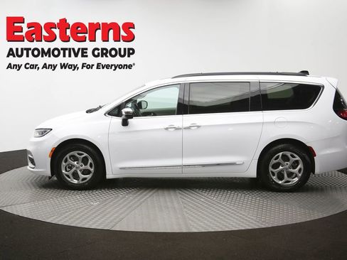 Used 2023 Chrysler Pacifica Limited FWD image 63