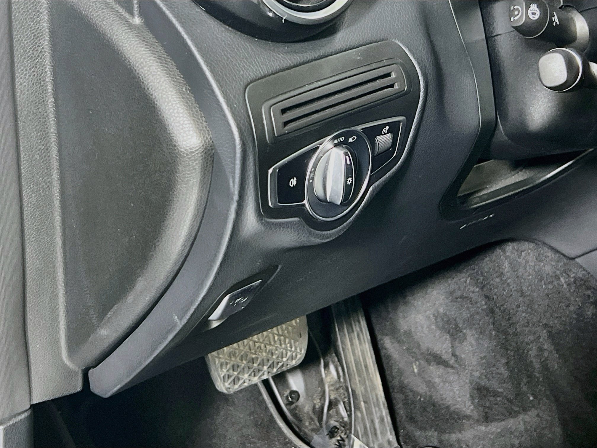 Used 2019 Mercedes-Benz GLC 300 4MATIC image 10