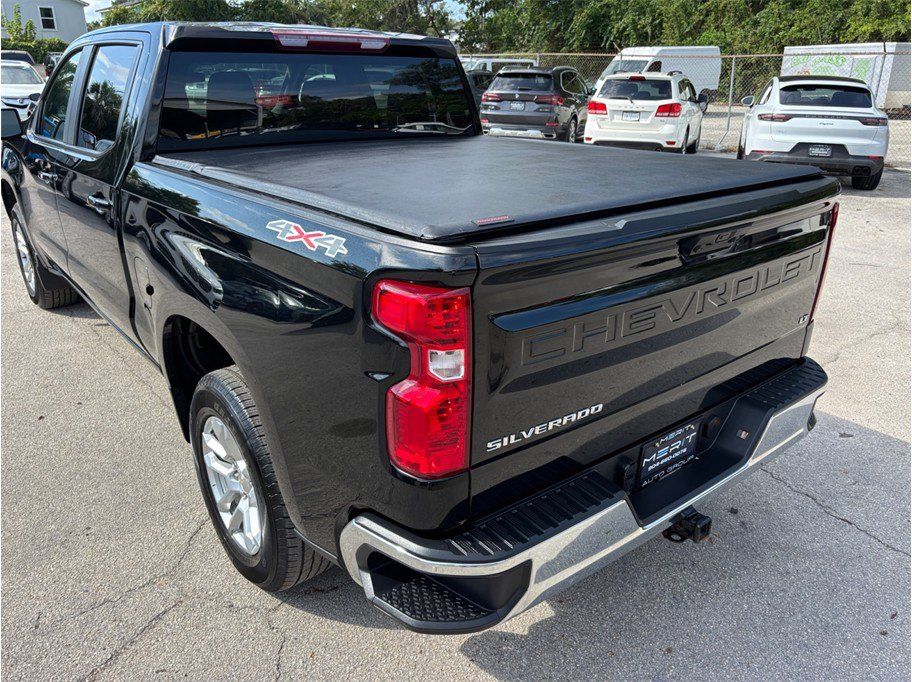Used 2023 Chevrolet Silverado 1500 LT AWD/4WD image 14