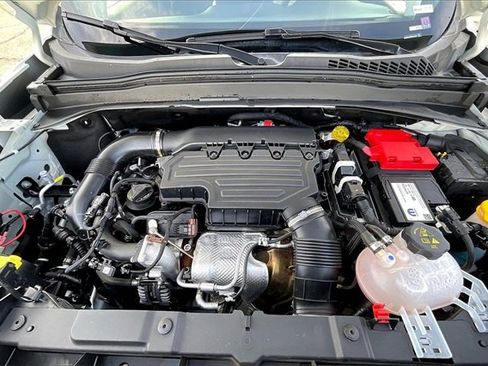 Used 2023 Jeep Renegade Latitude image 9