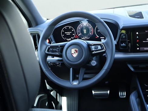 Certified 2025 Porsche Cayenne AWD/4WD image 20