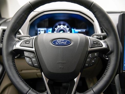 Used 2022 Ford Edge Titanium image 31