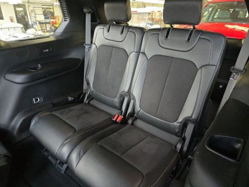 Used 2024 Jeep Grand Cherokee L Altitude image 9