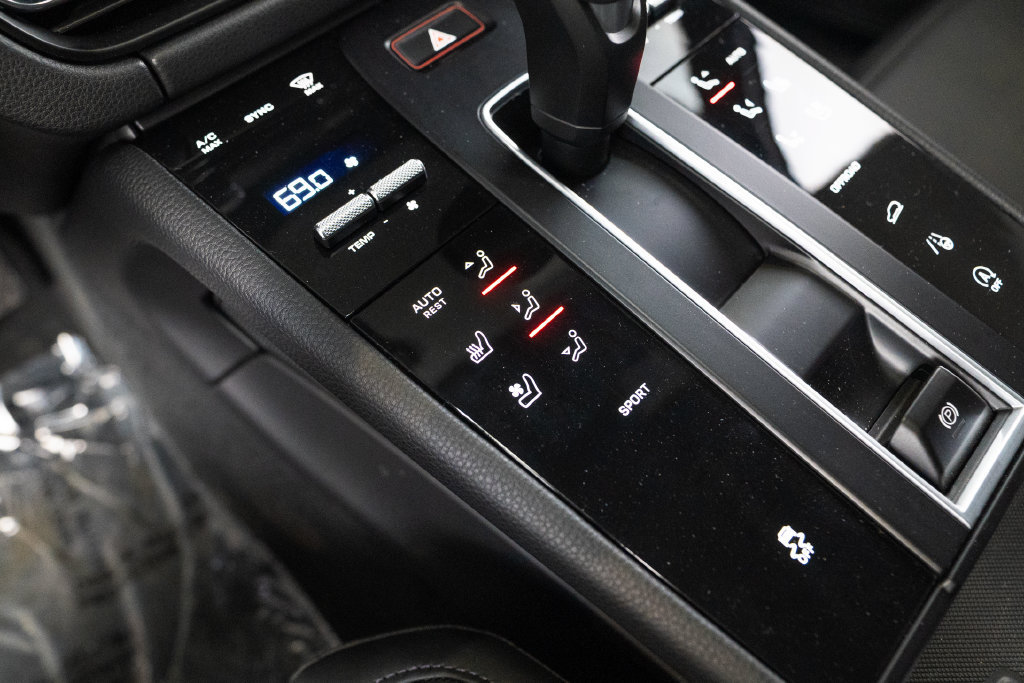 Certified 2026 Porsche Macan AWD/4WD image 25