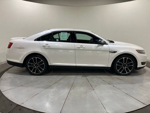 Used 2018 Ford Taurus Limited image 7
