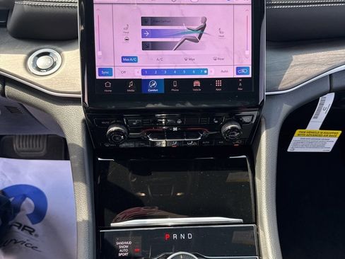 New 2025 Jeep Grand Cherokee Limited image 12