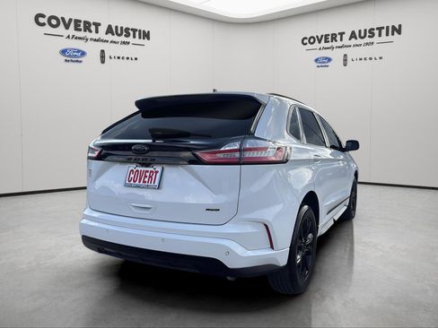 Used 2024 Ford Edge SE w/ Black Appearance Package image 3