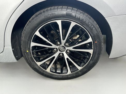 Used 2018 Toyota Camry SE w/ Moonroof Package image 11