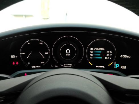 Used 2022 Porsche Taycan RWD image 37