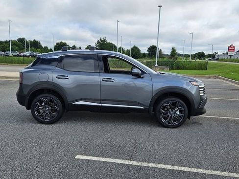 Used 2025 Nissan Kicks SR image 14